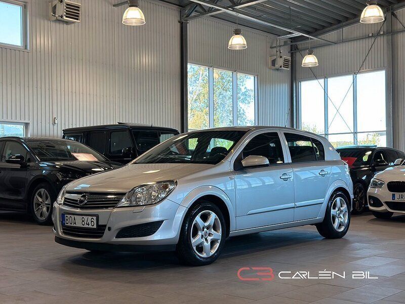 Grå Begagnad 2008 Opel Astra Halvkombi | 34 800 kr (Marknadspris) - Bild 1/4