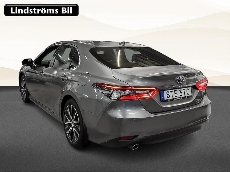 Begagnad Toyota Camry Hybrid Executive 220 HK (161 kW) 2021 Silver Sedan