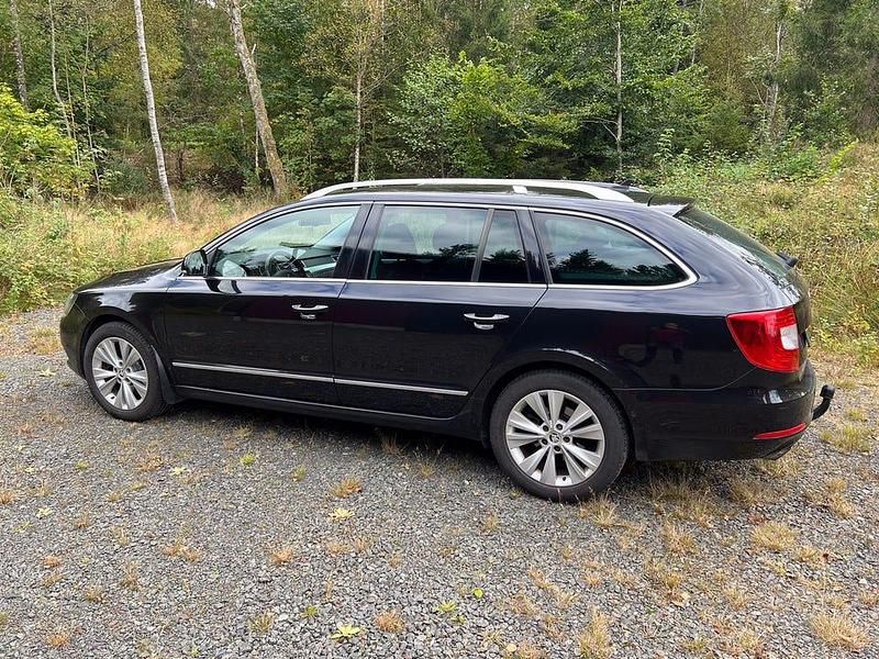 Pärleffekt Begagnad 2014 Skoda Superb Elegance Kombi | 79 000 kr (Marknadspris) - Bild 1/4