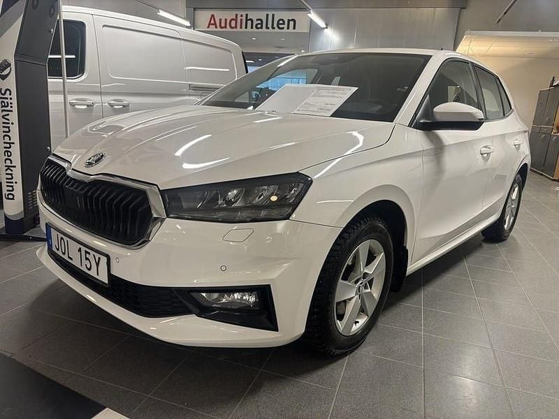 Begagnad Skoda Fabia Style 110 HK (80 kW) 2023 Candy white Halvkombi