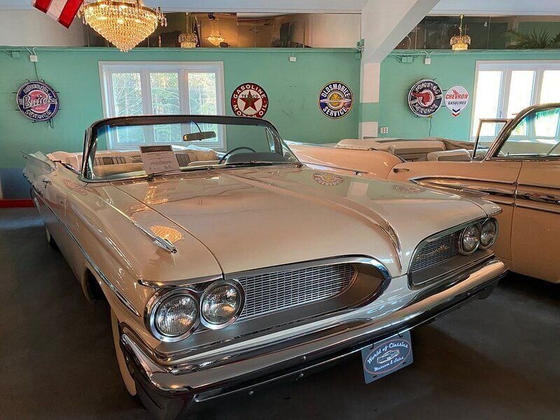 Begagnad Pontiac Bonneville 301 HK (221 kW) 1959 Vit Sedan