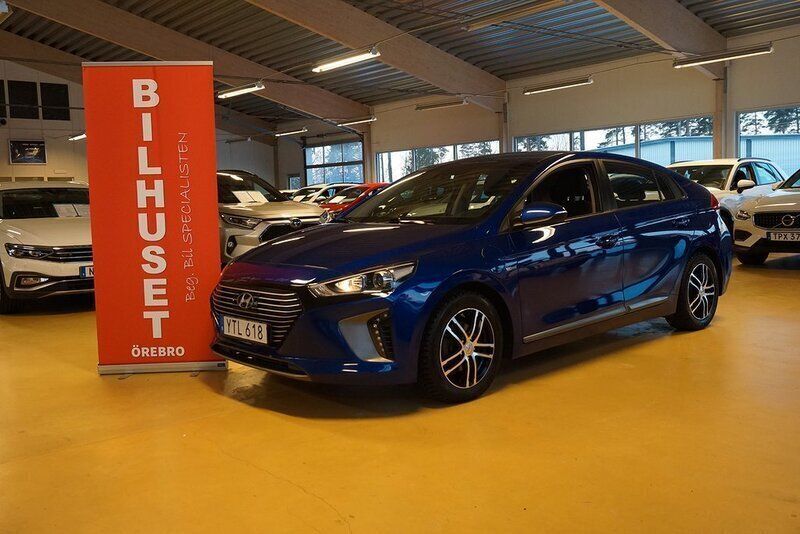 Mörkblå Begagnad 2018 Hyundai Ioniq Sedan | 179 000 kr (Marknadspris) - Bild 1/4