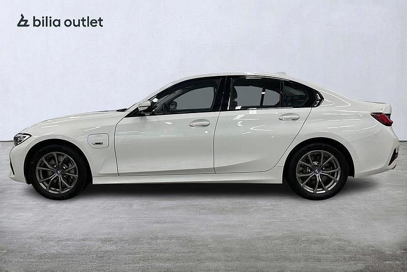 Begagnad BMW 330e Sport Line 184 HK (135 kW) 2022 Vit Sedan