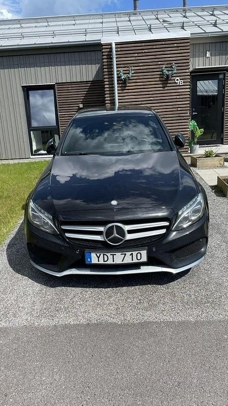 Svart Begagnad 2016 Mercedes C220 AMG line Sedan | 250 000 kr (Marknadspris) - Bild 1/4