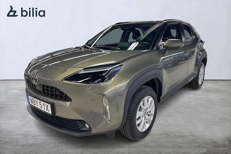 Grön Begagnad 2024 Toyota Yaris Cross Active SUV | 289 900 kr (Marknadspris) - Bild 1/3