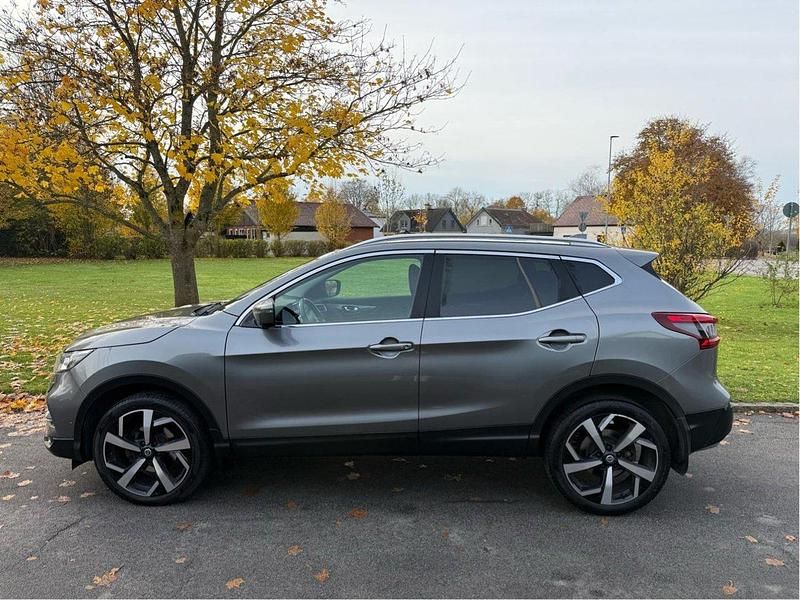 Grå Begagnad 2018 Nissan Qashqai Tekna SUV | 175 000 kr (Lite dyr) - Bild 1/4