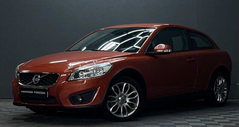 Röd Begagnad 2011 Volvo C30 Halvkombi | 49 900 kr (Marknadspris) - Bild 1/4