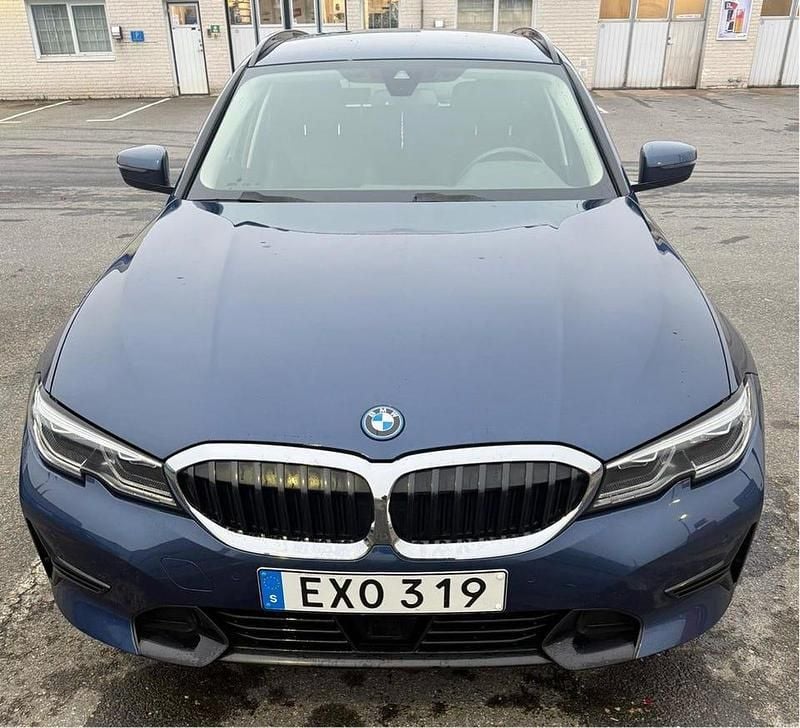 Begagnad 2022 BMW 330 Sport Line Kombi | 314 999 kr (Lite dyr) - Bild 1/4