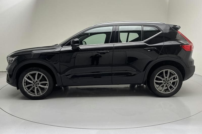 Begagnad Volvo XC40 Core 211 HK (155 kW) 2023 Svart SUV