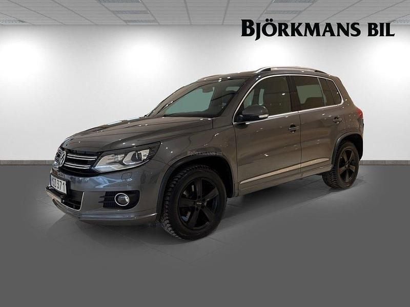 Mörkgrå Begagnad 2015 VW Tiguan SUV | 179 000 kr (Bra pris) - Bild 1/4