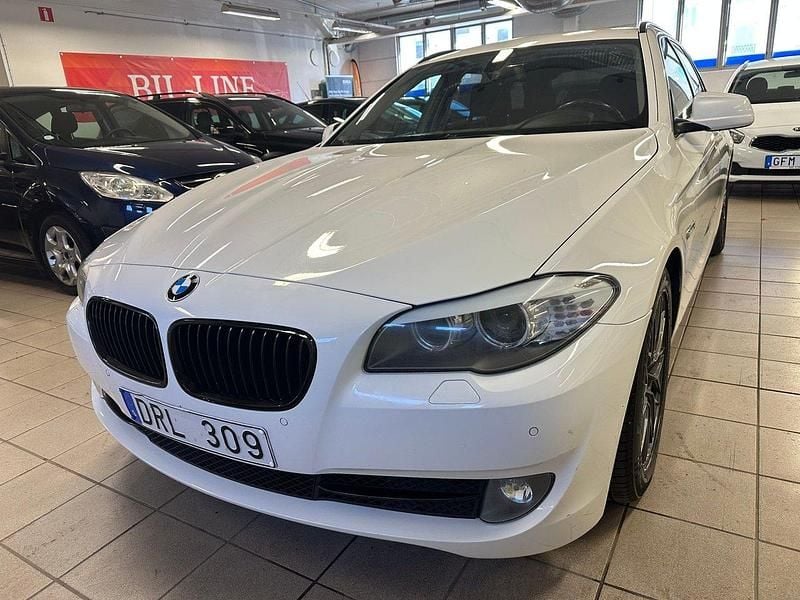 Vit Begagnad 2013 BMW 520 Kombi | 89 900 kr (Bra pris) - Bild 1/4