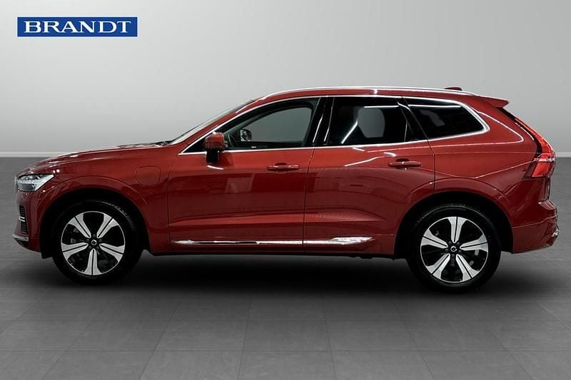 Begagnad Volvo XC60 Plus 355 HK (261 kW) 2024 Röd SUV