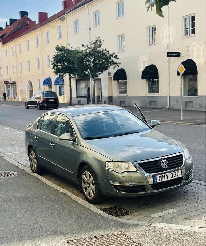 Grön Begagnad 2008 VW Passat Sportline Sedan | 22 000 kr (Marknadspris) - Bild 1/4