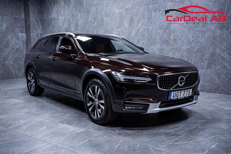 Mörkbrun Begagnad 2019 Volvo V90 CC Momentum Kombi | 248 800 kr (Dyr) - Bild 1/4