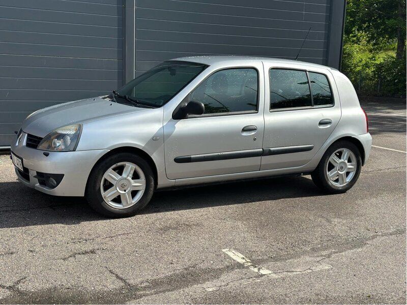 Grå Begagnad 2007 Renault Clio R.S. Halvkombi | 28 900 kr (Marknadspris) - Bild 1/4
