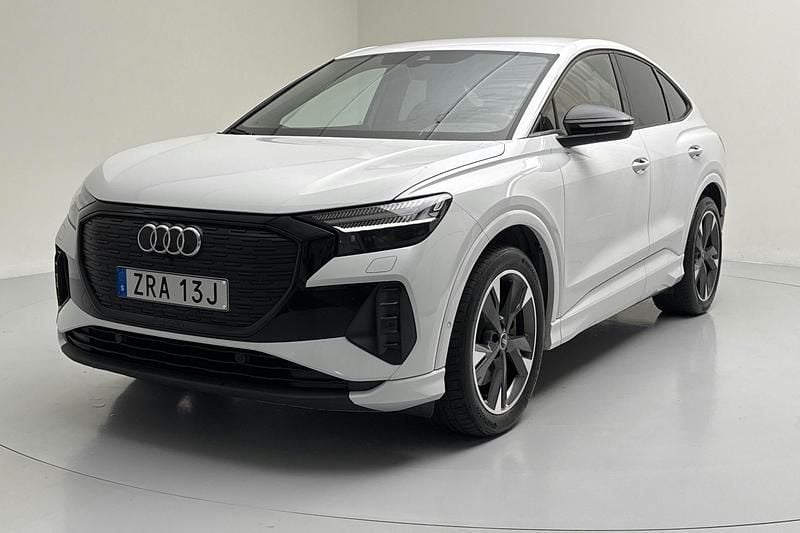 Vit Begagnad 2023 Audi Q4 e-tron Advanced SUV | 310 000 kr (Superpris) - Bild 1/4