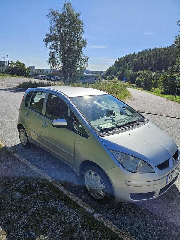 Silver Begagnad 2006 Mitsubishi Colt Halvkombi | 14 500 kr (Marknadspris) - Bild 1/3