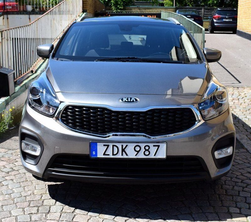Grå Begagnad 2018 Kia Carens Minibuss | 124 800 kr (Superpris) - Bild 1/4