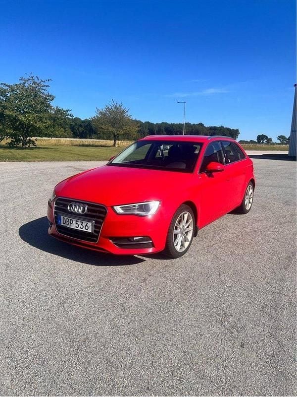Röd Begagnad 2014 Audi A3 Sportback Ambition Halvkombi | 129 000 kr - Bild 1/4