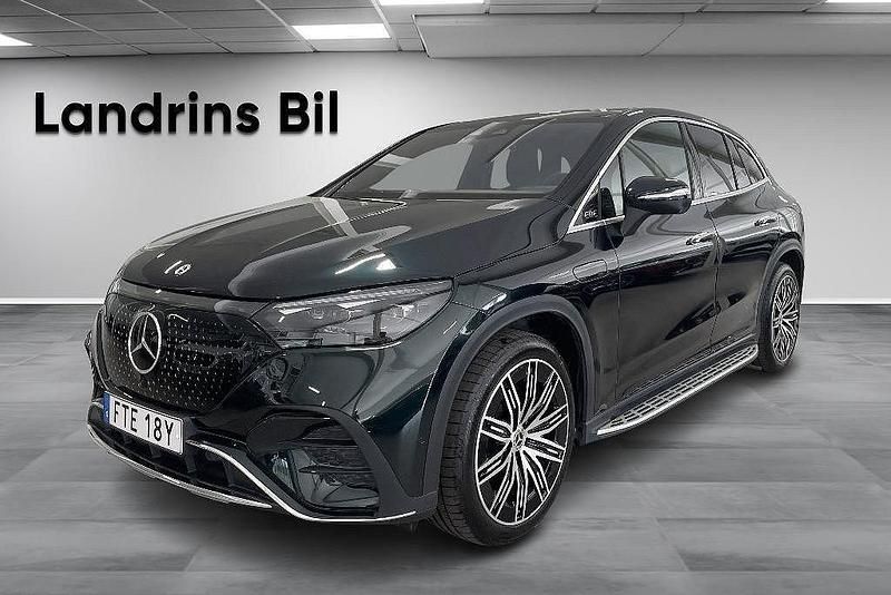 Grön (smaragdgrön metallic) Begagnad 2023 Mercedes EQE350 AMG line SUV | 789 900 kr (Lite dyr) - Bild 1/3