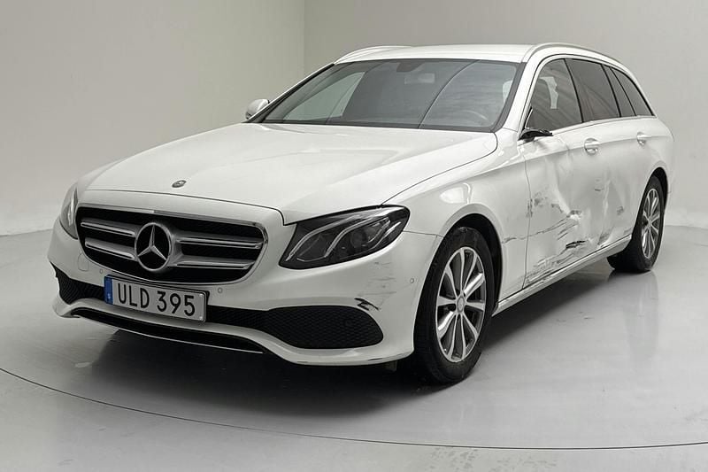 Vit Begagnad 2017 Mercedes E220 Kombi | 239 000 kr (Superpris) - Bild 1/4