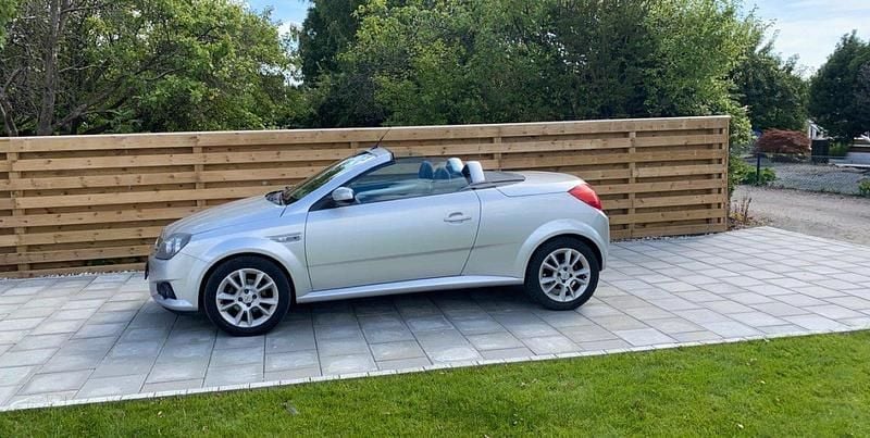 Grå Begagnad 2005 Opel Tigra Sport Cab | 30 000 kr (Bra pris) - Bild 1/4