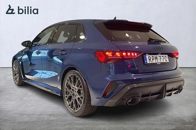 Begagnad Audi RS3 Sportback Sport 400 HK (294 kW) 2024 Blå Halvkombi