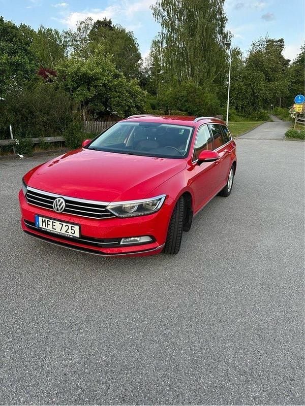 Röd Begagnad 2016 VW Passat Kombi | 70 000 kr (Marknadspris) - Bild 1/4