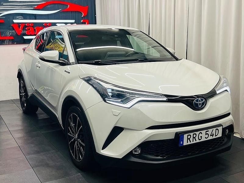 Vit Begagnad 2019 Toyota C-HR Executive SUV | 189 000 kr (Marknadspris) - Bild 1/4