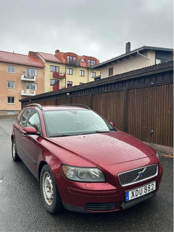 Röd Begagnad 2006 Volvo V50 Kombi | 18 000 kr (Bra pris) - Bild 1/4