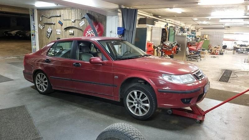 Begagnad 2005 Saab 9-5 Sedan | 19 000 kr (Marknadspris) - Bild 1/3