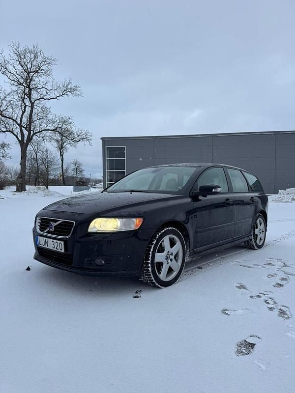 Begagnad Volvo V50 Summum 230 HK (169 kW) 2008 Svart metallic Kombi