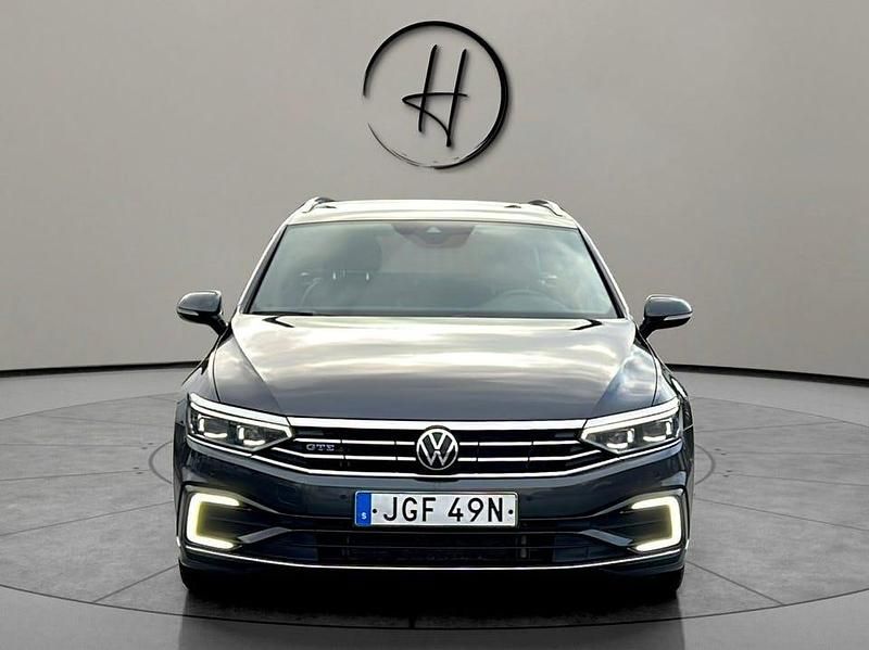 Begagnad VW Passat GTE 218 HK (160 kW) 2022 Mörkgrå Kombi