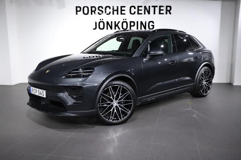 Grå (grey) Begagnad 2024 Porsche Macan SUV | 945 000 kr - Bild 1/4
