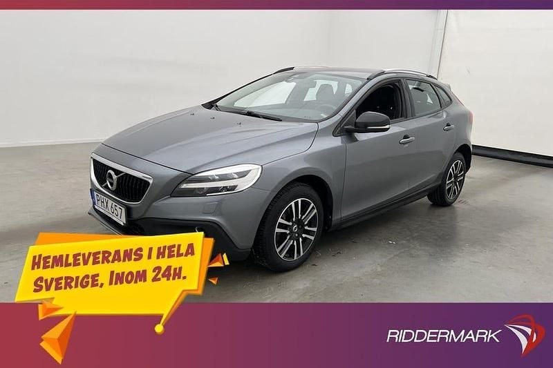 Grå Begagnad 2017 Volvo V40 CC Momentum Kombi | 174 800 kr (Marknadspris) - Bild 1/3