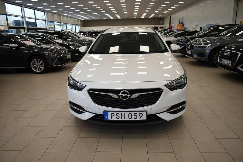 Vit Begagnad 2018 Opel Insignia Enjoy Kombi | 169 900 kr (Marknadspris) - Bild 1/4