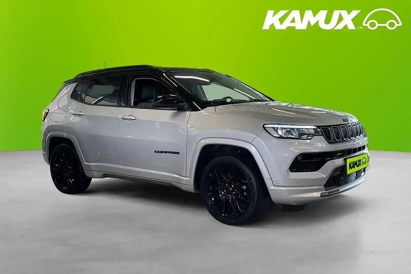 Silver/grå Begagnad 2022 Jeep Compass SUV | 308 900 kr (Marknadspris) - Bild 1/4