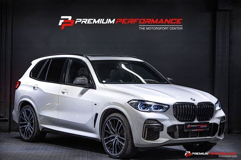 Vit (minerale white metallic) Begagnad 2019 BMW X5 Performance SUV | 729 900 kr (Marknadspris) - Bild 1/4