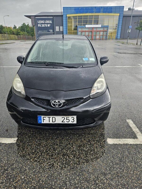 Svart Begagnad 2007 Toyota Aygo Halvkombi | 20 000 kr (Bra pris) - Bild 1/4