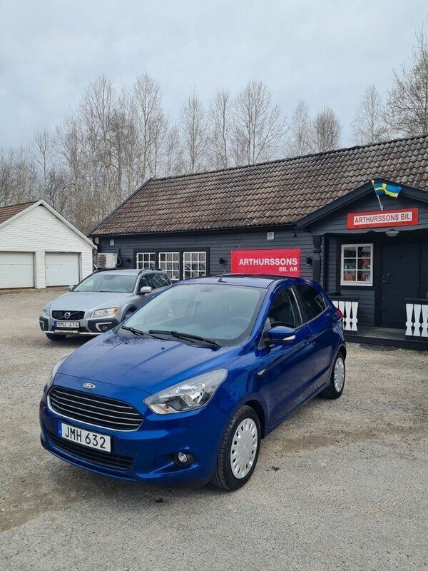 Blå Begagnad 2017 Ford Ka Plus Trend Halvkombi | 88 900 kr - Bild 1/4