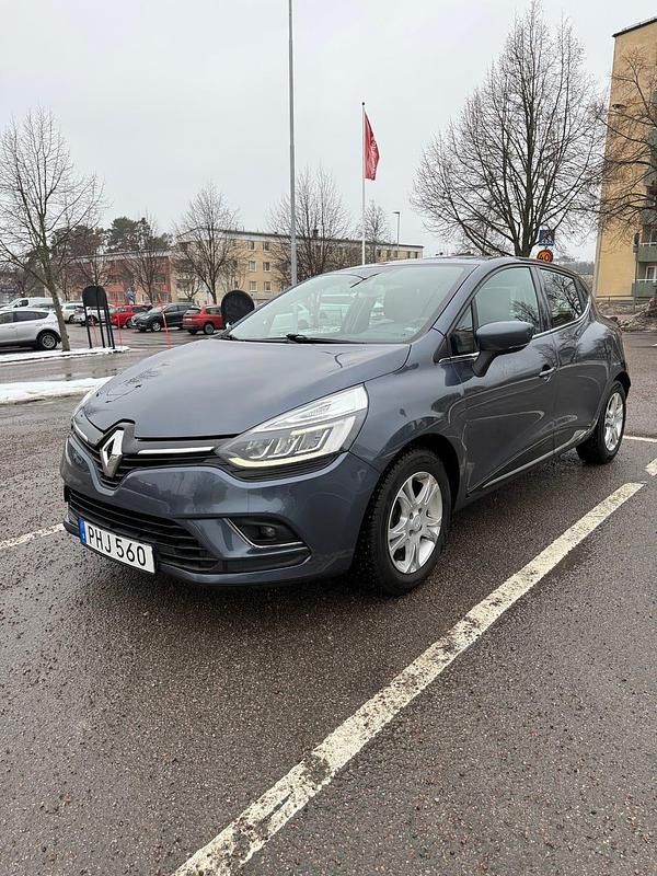 Grå metallic Begagnad 2017 Renault Clio IV | 84 900 kr (Marknadspris) - Bild 1/4