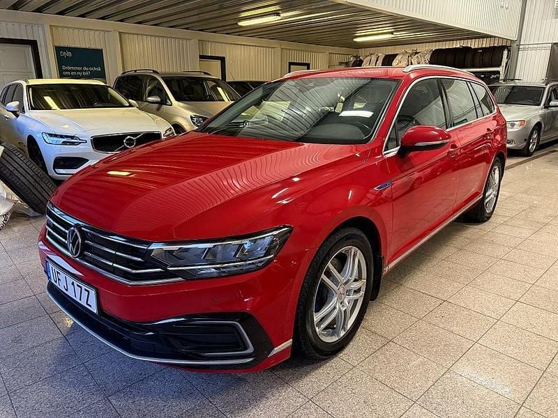 Röd Begagnad 2021 VW Passat GTE Kombi | 199 900 kr (Bra pris) - Bild 1/4