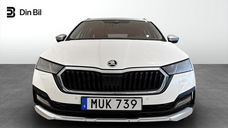 Begagnad Skoda Octavia Scout 2023 Vit Kombi