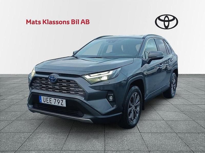 Mörkgrå Begagnad 2022 Toyota RAV4 Hybrid Executive SUV | 369 000 kr (Bra pris) - Bild 1/4