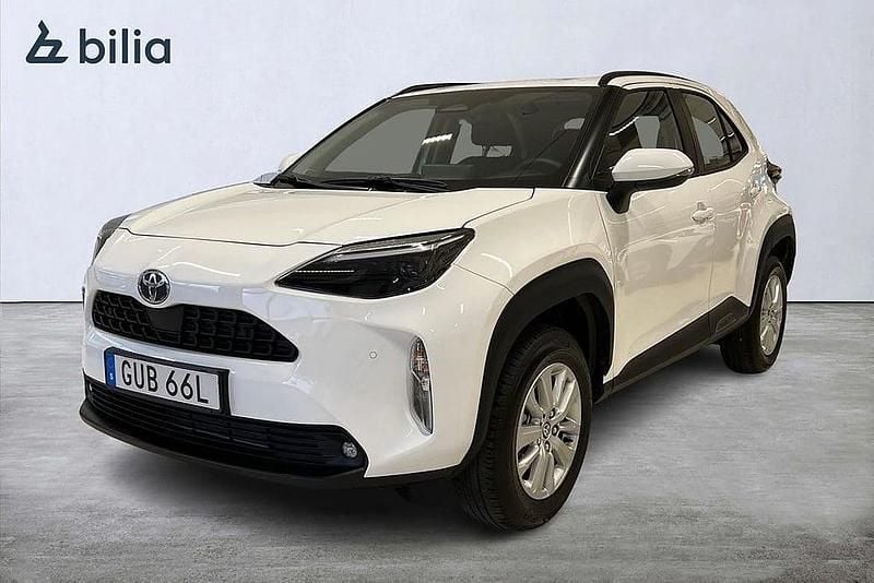 Vit Ny 2025 Toyota Yaris Cross Active SUV | 299 900 kr (Marknadspris) - Bild 1/4