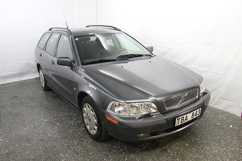 Grå Begagnad 2001 Volvo V40 Kombi | 8 500 kr (Superpris) - Bild 1/4