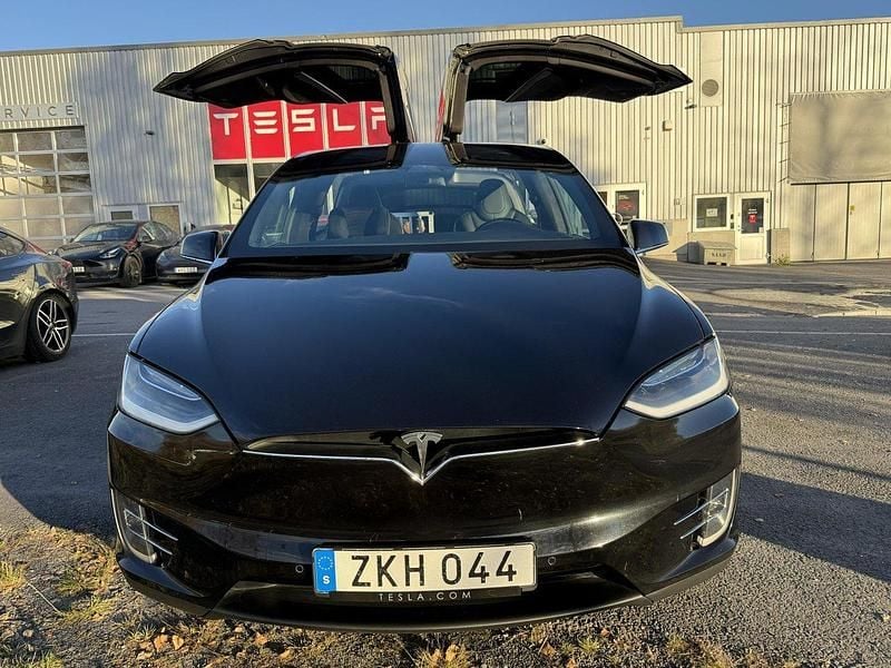 Svart Begagnad 2018 Tesla Model X SUV | 495 000 kr - Bild 1/4