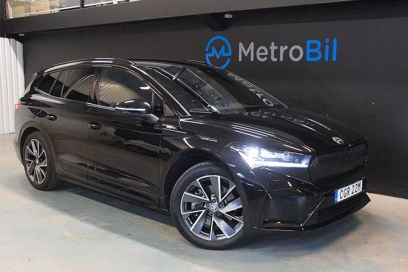 Svart Begagnad 2022 Skoda Enyaq iV SportLine SUV | 369 900 kr (Marknadspris) - Bild 1/4