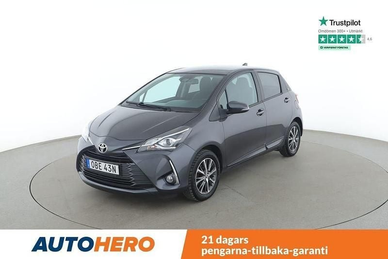 Mörkgrå Begagnad 2020 Toyota Yaris Active Halvkombi | 145 000 kr (Marknadspris) - Bild 1/4