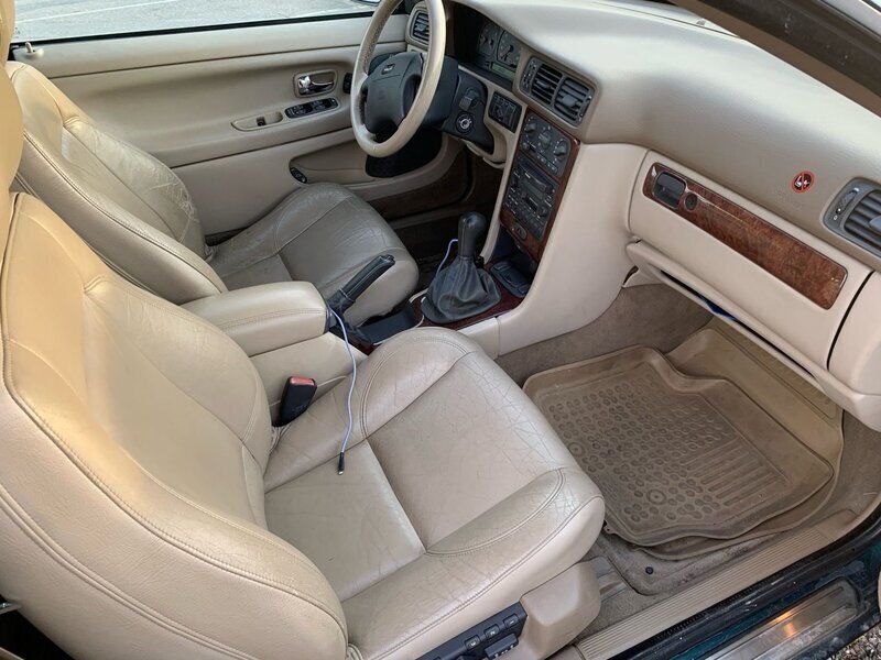 Mörkgrön Begagnad 2001 Volvo C70 Cab | 99 900 kr - Bild 1/4
